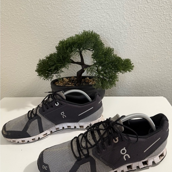 On Running Men's Black and White Athletic Shoes - Picture 9 of 10